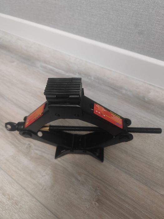 Домкрат новый не использовалиый Спарк, кобальт, жентра, лассети Яндекс