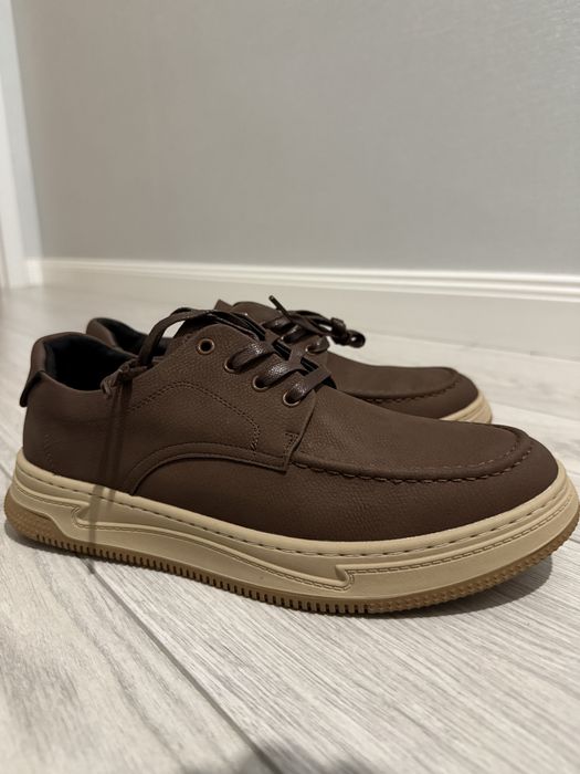 Продам мужские ботинки