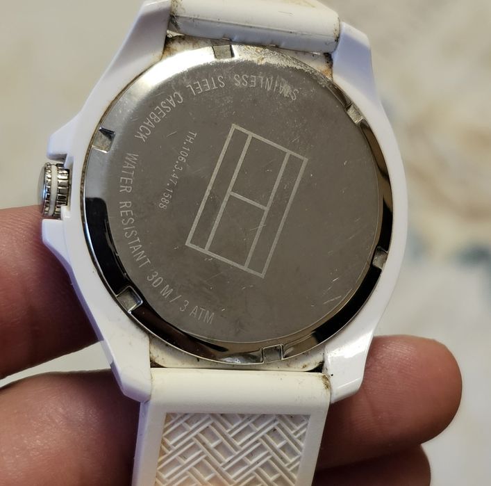 Продавам оригинален часовник Tommy Hilfiger