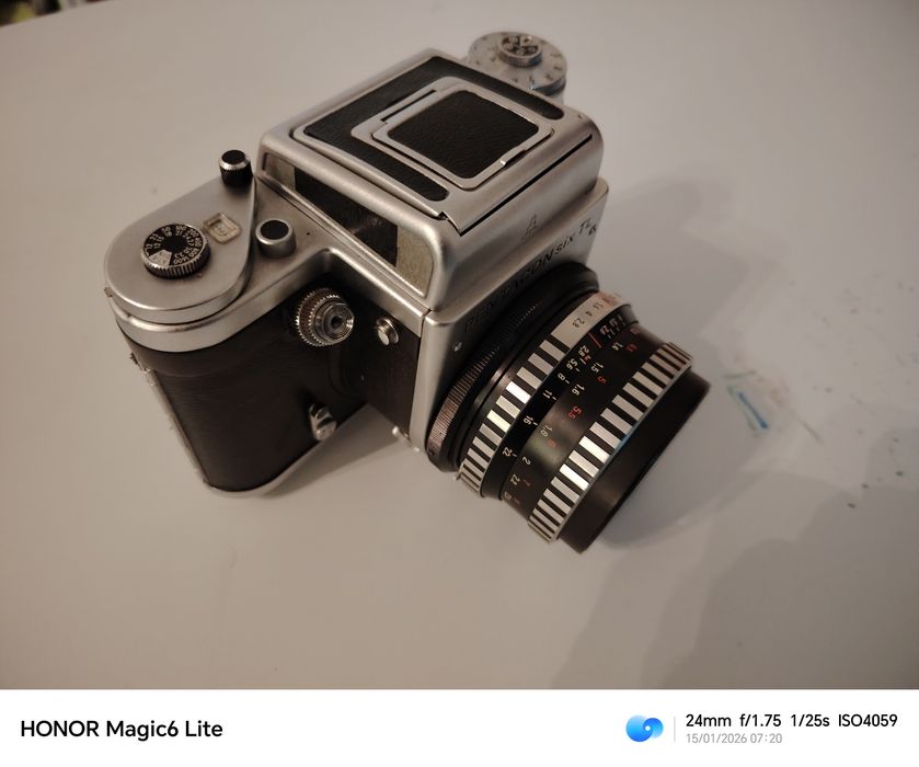 Vând aparat foto PENTACON six TL