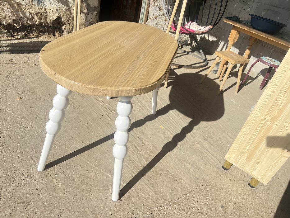 Продам стол из натурального дерева