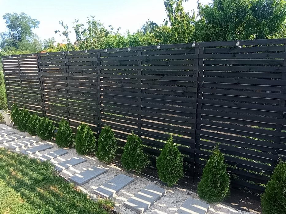 Декоративна дървена ограда с врата за двор градина заведение  , пана