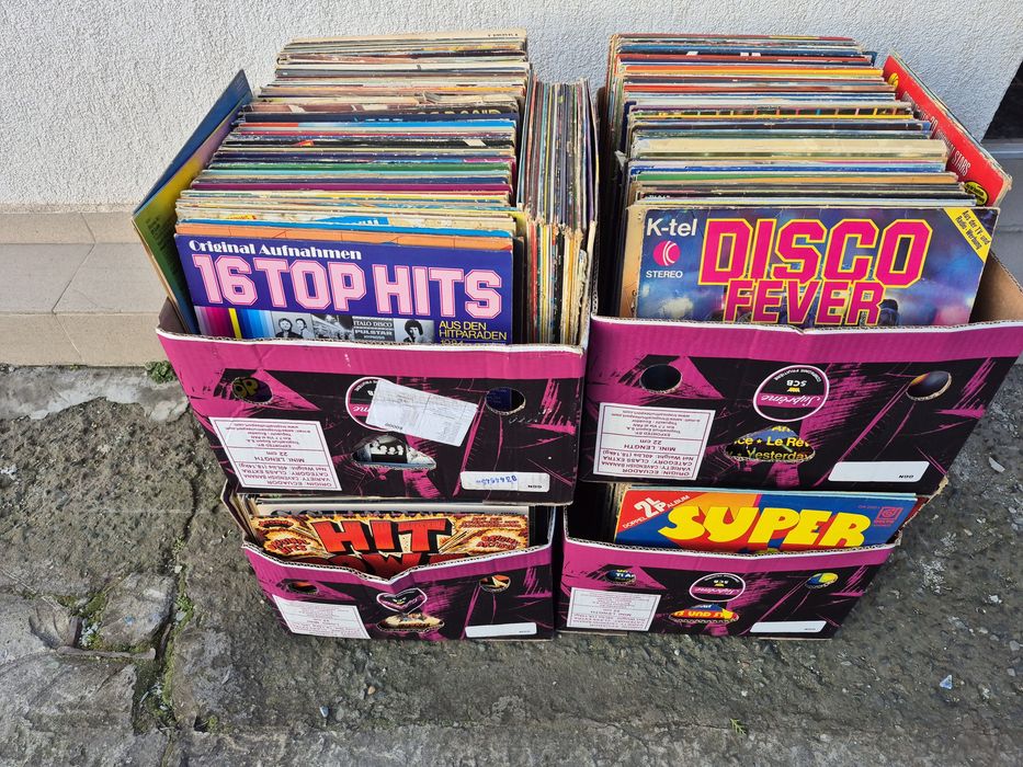 Vând 200lp Lot Discuri Vinil colectie muzica usoara mixta straina

Lot