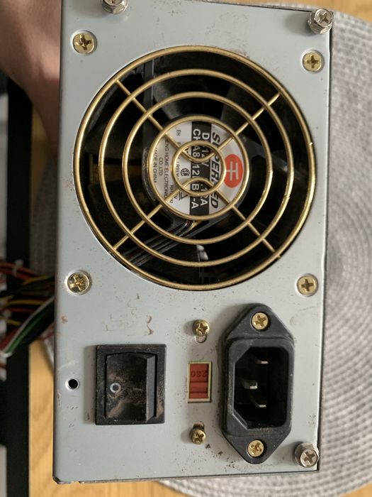 Sursa pc veche utilizata