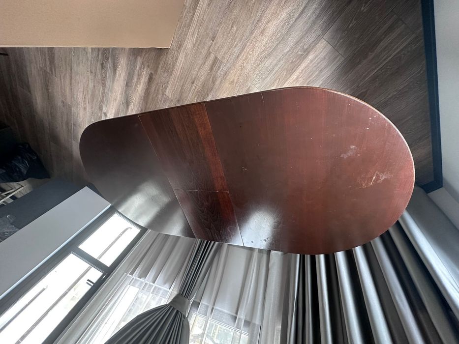 Разтегателна дървена трапезна маса