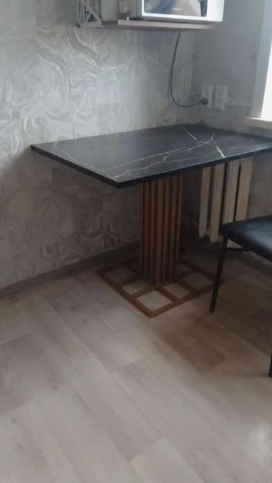 Продам стол кухонный
