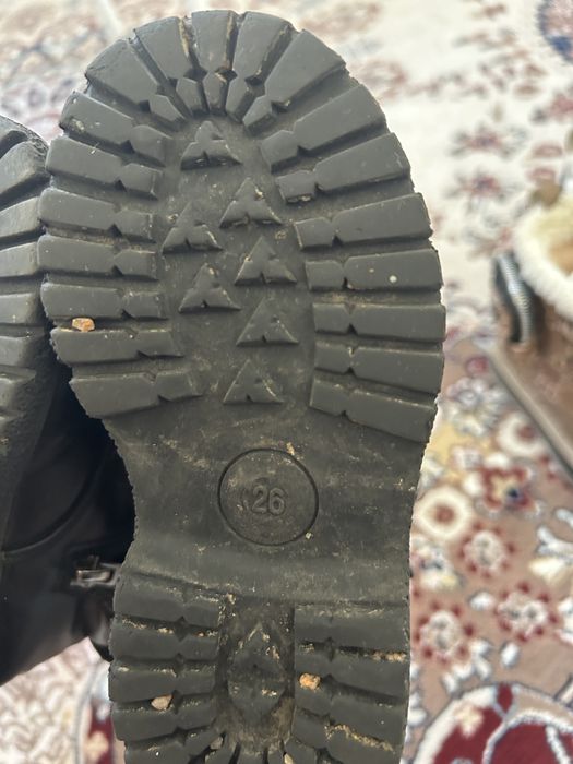 Срочно продам ботинки