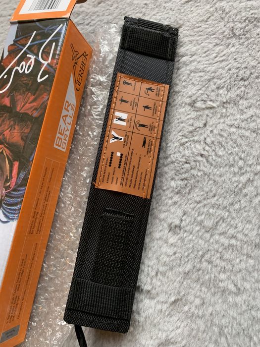 Cutit Bear Grylls pt supravietuire cu amnar de aprins focul