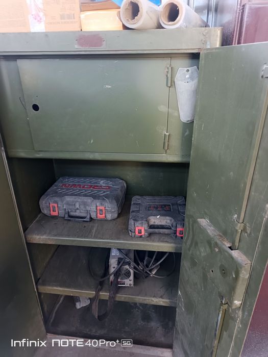 Металлический сейф