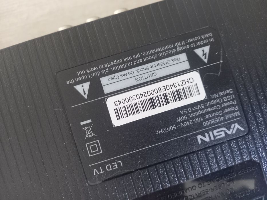 Продам телевизор Yasin 40E8000 модель