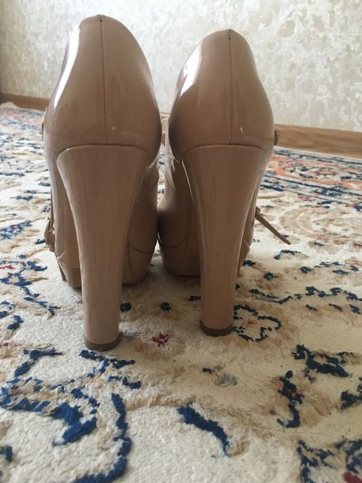 Продам туфли бежевые