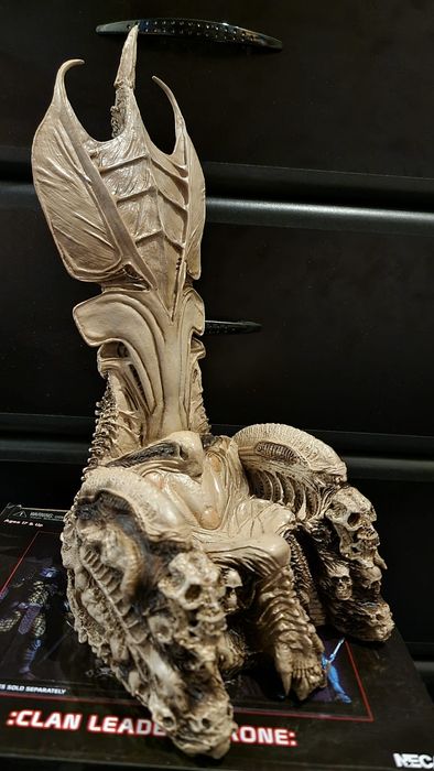 Tron Predator statueta