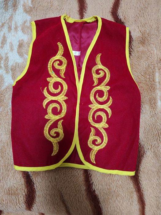 Продам жилетку детскую