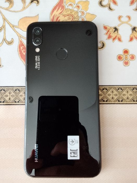 Продаю Huawei P20 Lite