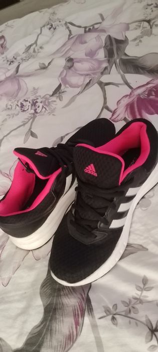 Adidasi in stare buna