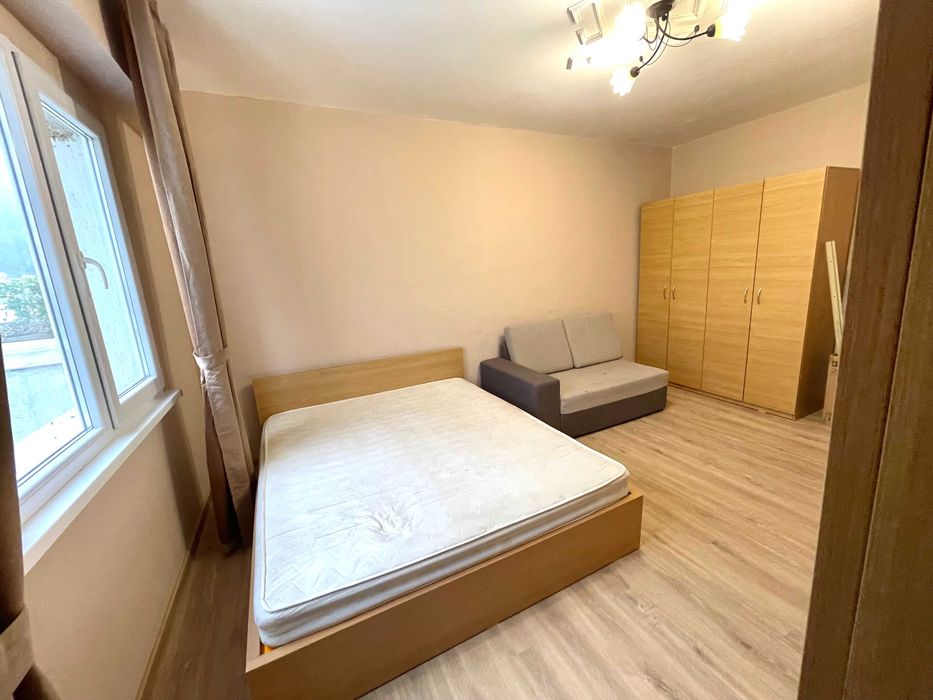 Дава се под наем Едностаен апартамент в Враца, Център - 50 кв.м за 255 € - Снимка #1