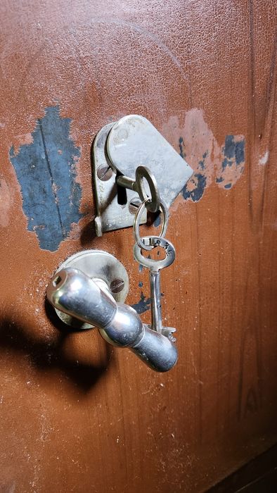 Продается железны Сейф