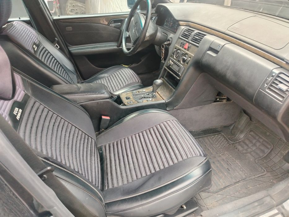 Срочна продам W210
