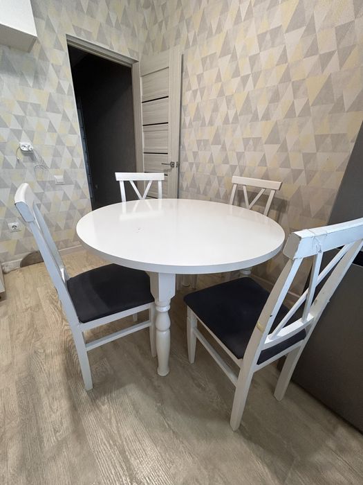 Кухонный стол стуля