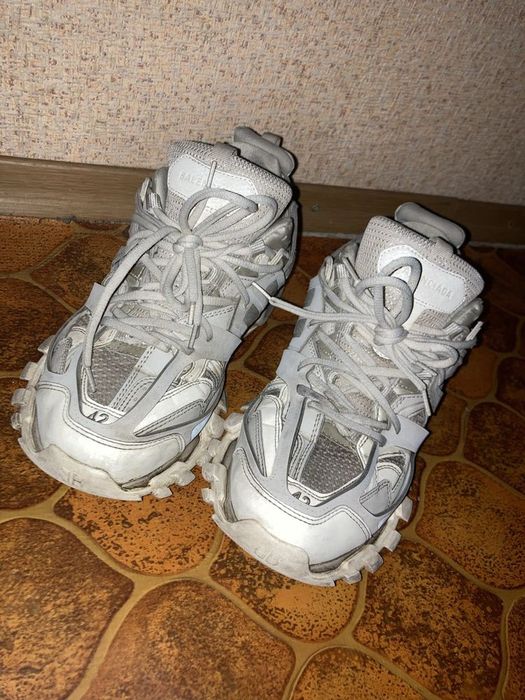 Balenciaga track 1