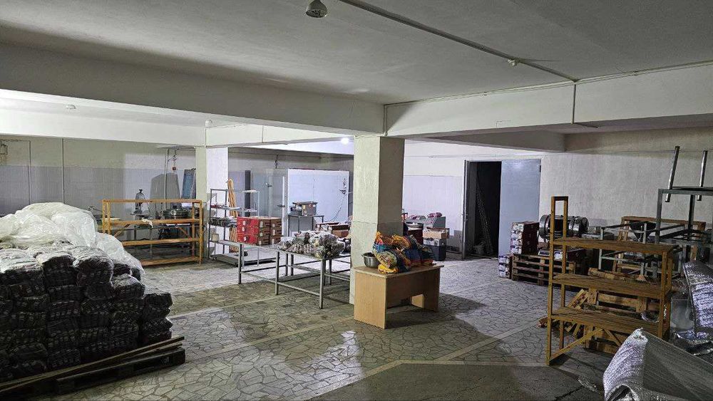 Паркентский Риезий база 20-сот строения 2300 м² въезд