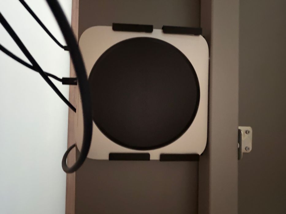 Mac Mini M2 Clawbot със стойка