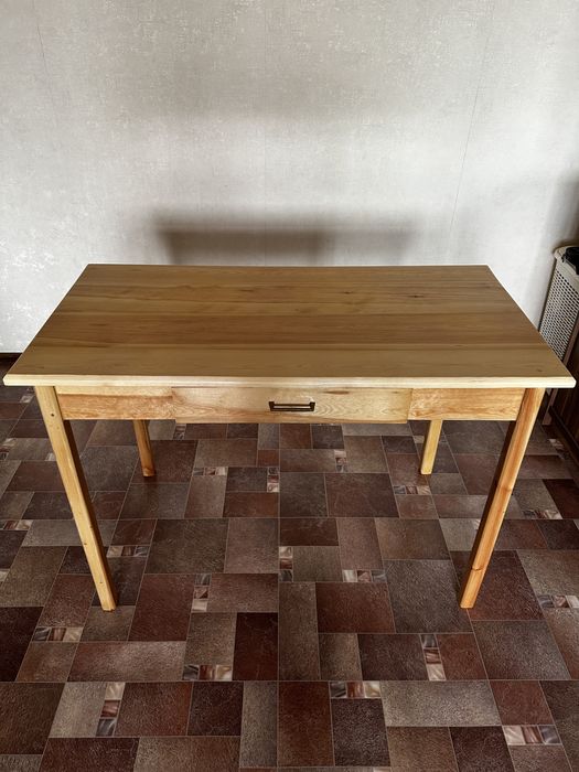 Продам деревянный стол