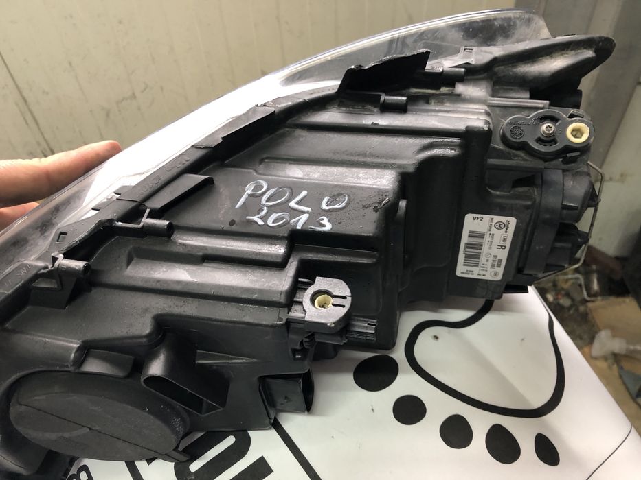 2 броя десен фар VW Polo