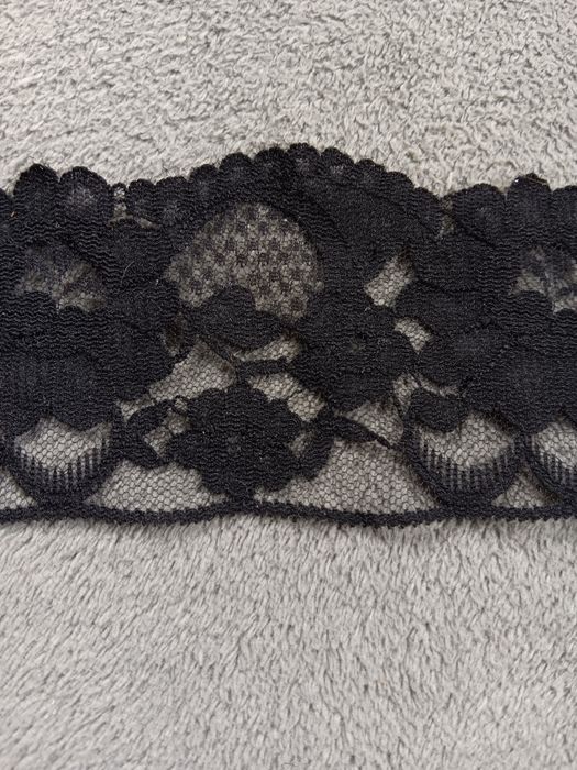 Черна фабрична дантела