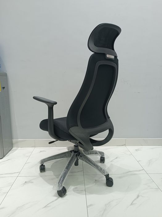 Офисное кресло LION, бюджетное кресло