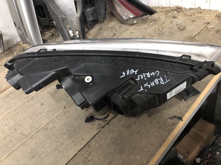 Фар Ford Transit Currier