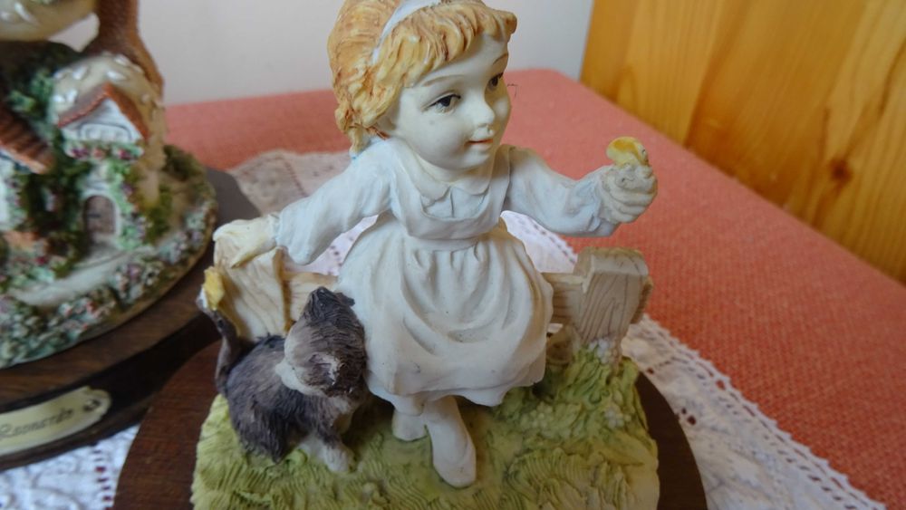 Красиви статуетки на Леонардо вентидж