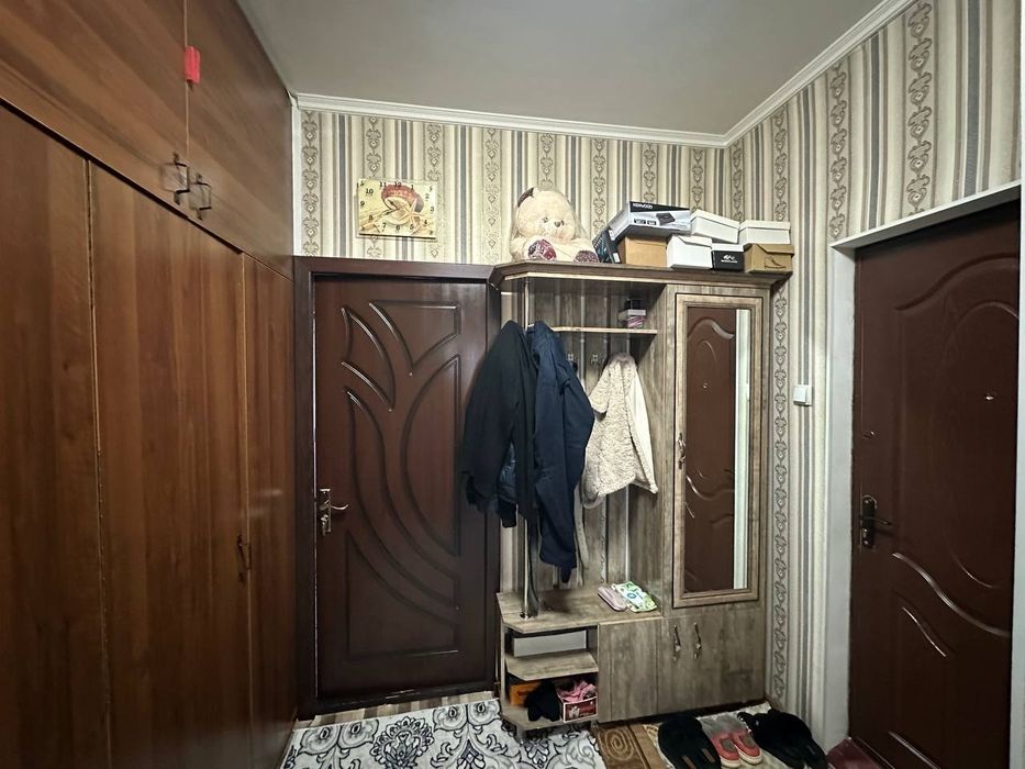 Срочно продаётся 2 комнатная квартира сделано3, рядом все удобства ест