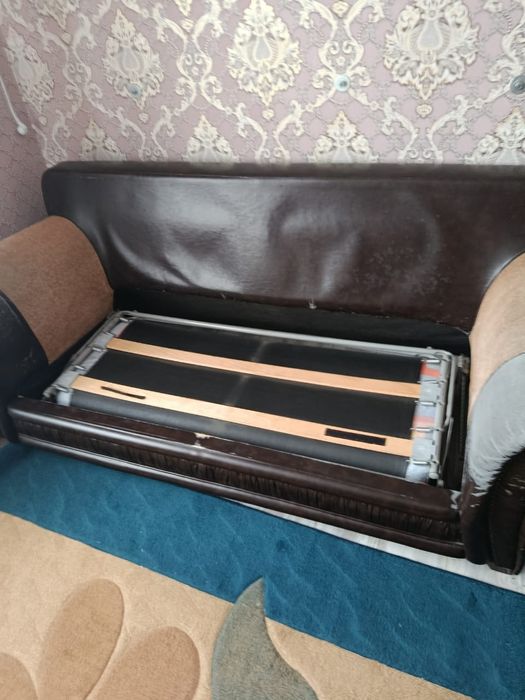 Диван в хорошем состоянии.