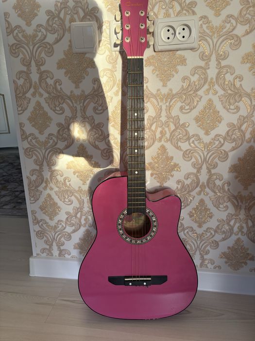 Гитара б/у, нет одной струны