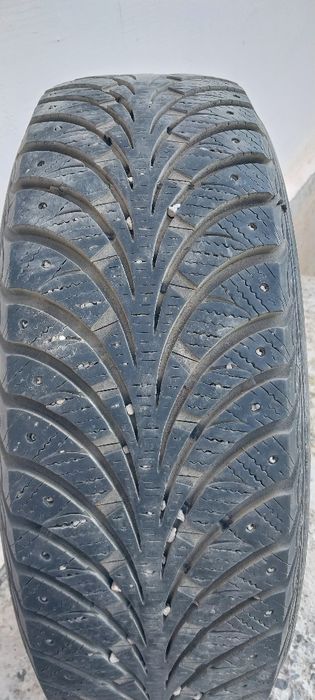Шины шипованные продам