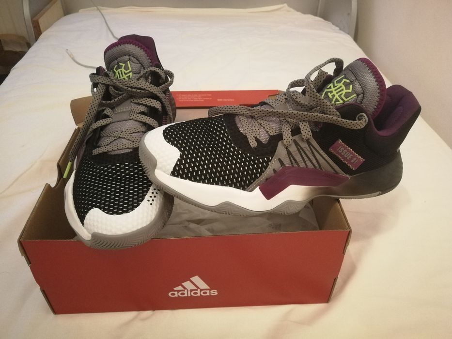 Vând adidas Issue!!