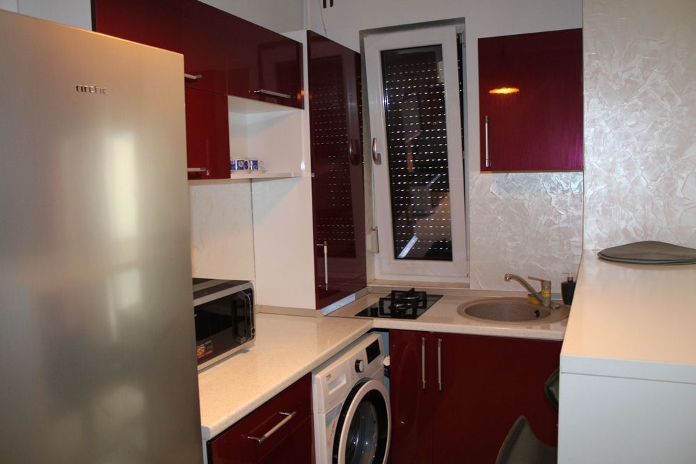 Închiriez Apartament 2 camere Mamaia Nord.