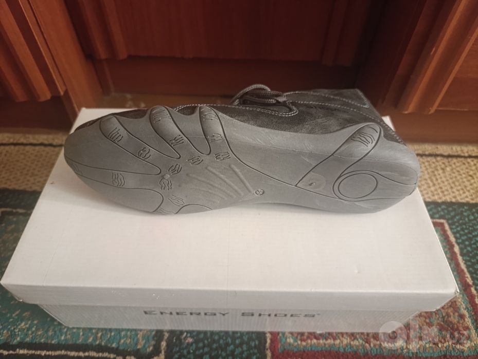 Продам кроссовки shopt