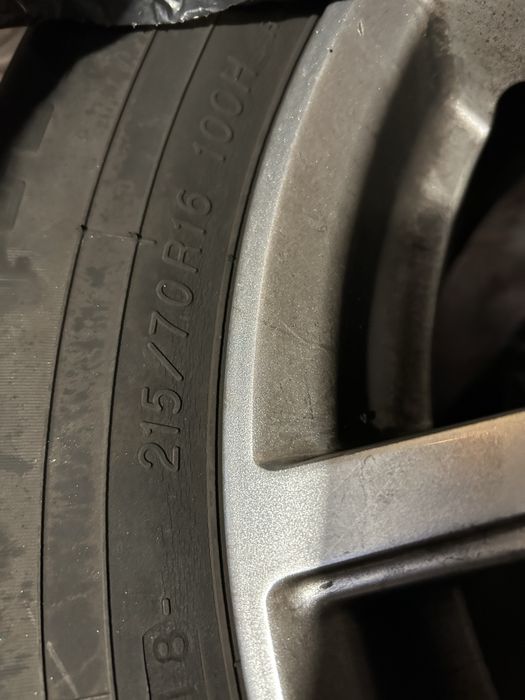 Vand cauciucuri cu genti cu tot