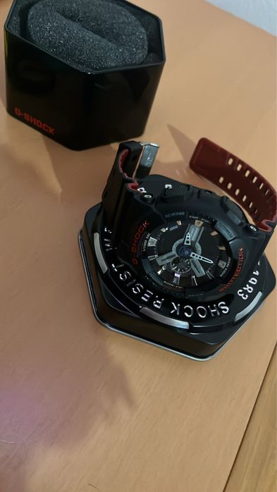 Ceas G-SHOCK roșu