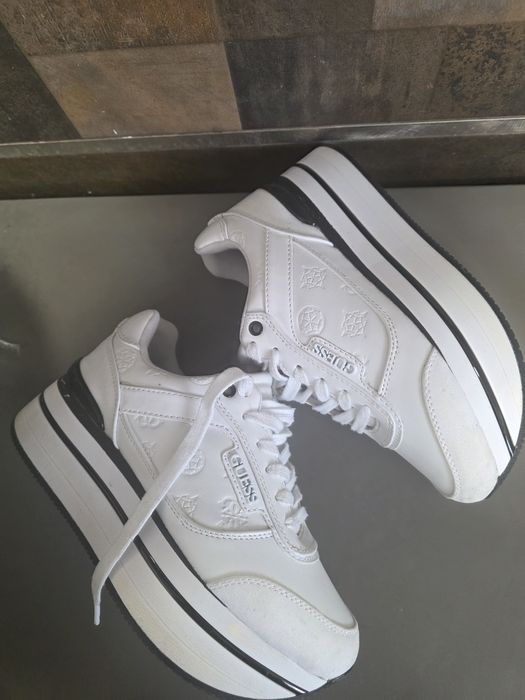 Sneakers guess 37
