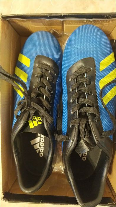 Продам футбольные бутсы