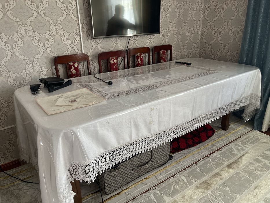 Стол со стульями