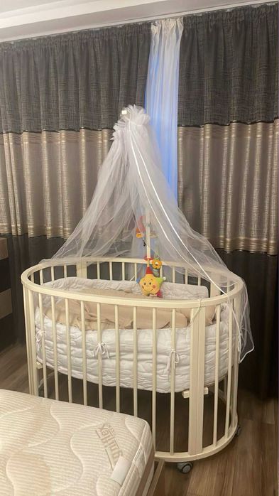 Бебешка дървена кошара с балдахин