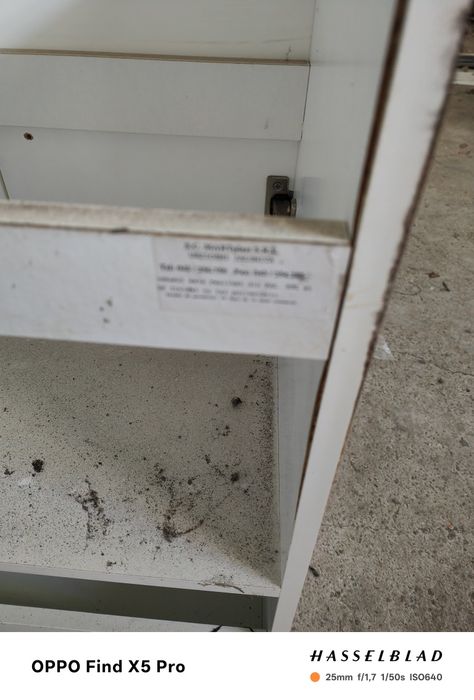 Vând mobila de baie