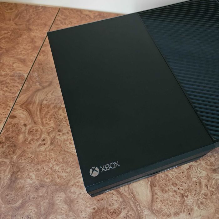 XBOX ONE 1TB + Kinect камера, 2 джойстика, 2 игри PS4 PS5 PlayStation