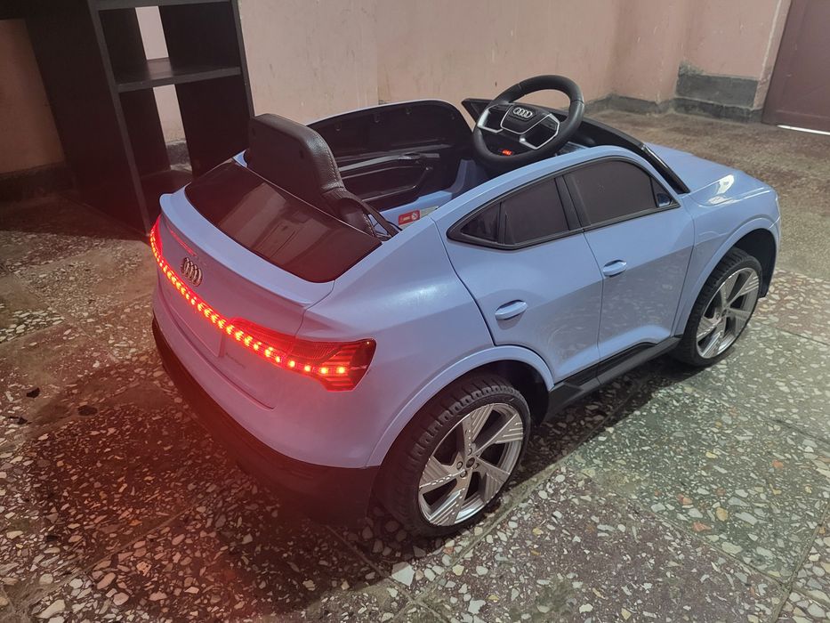 Masinuta Electrica Audi E-tron 12v, 12Ah, 2 motoare