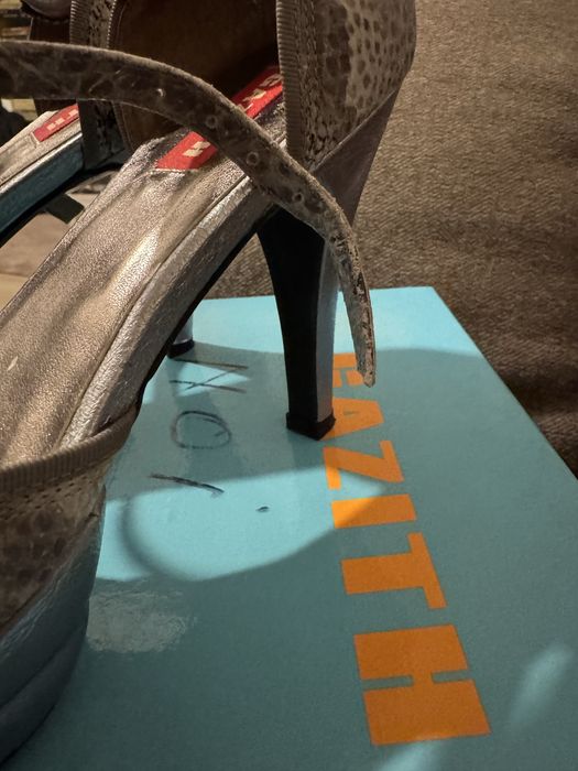 Vand Pantofi Dama Noi din Piele Naturala Marimea 38 Pret pentru ambele perechi!