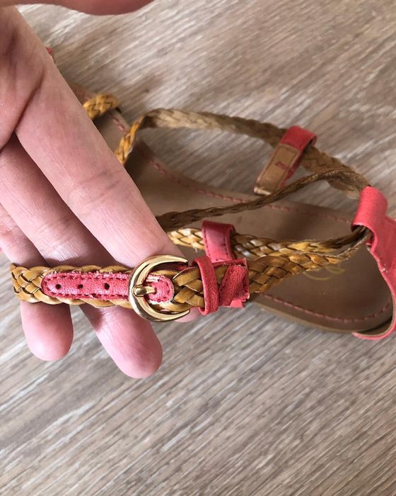 Продам босоножки